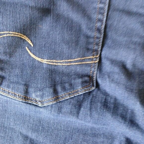 Signature Levi Strauss Gold Mid Rise Capri Dark Wash Cuffed Jeans Size 18 W34 - Picture 10 of 16